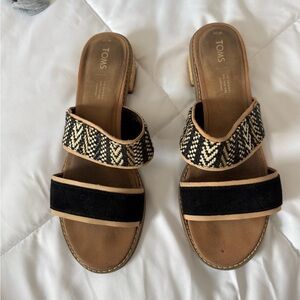 TOMS Women's Black and Tan Sandals